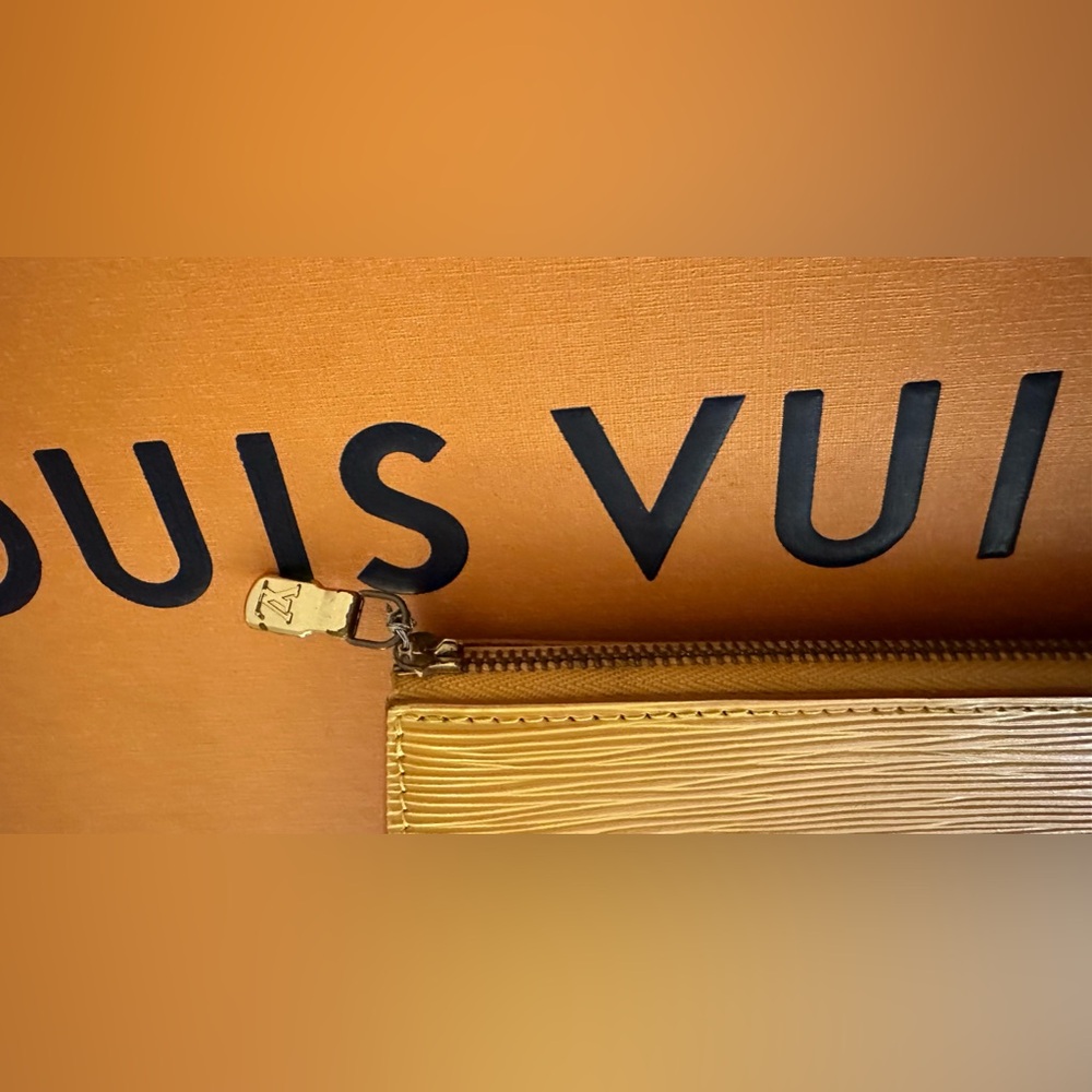 Louis Vuitton Yellow Epi Handbag - Picture 8 of 13